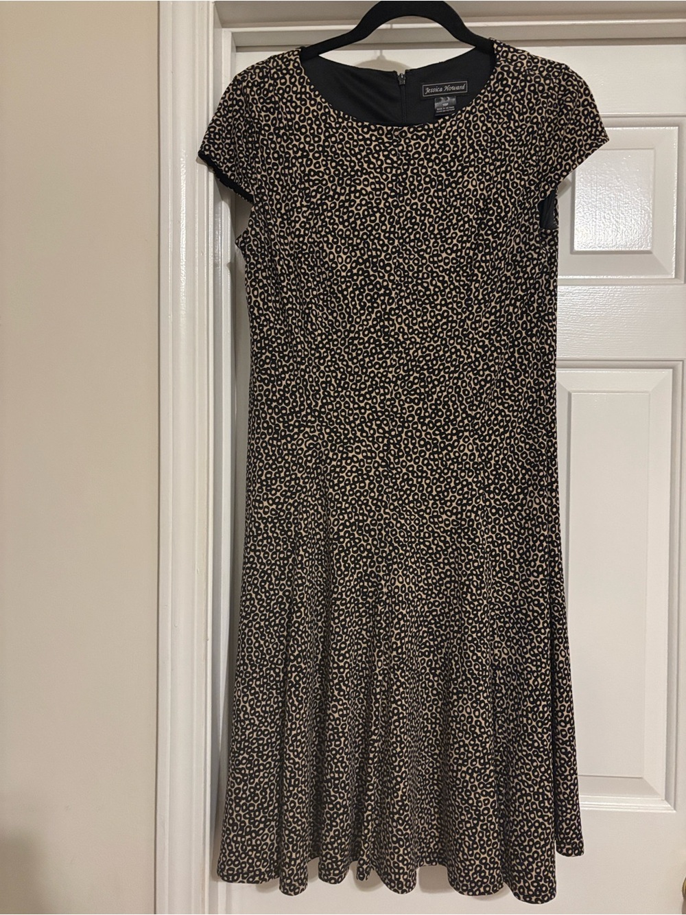 Jessica Howard Black and Tan Leopard Print Midi Dress